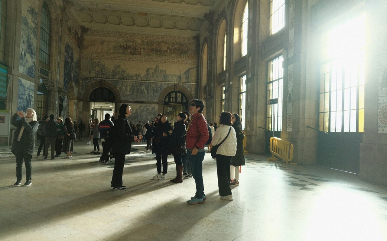 sao bento porto station from lisbon train